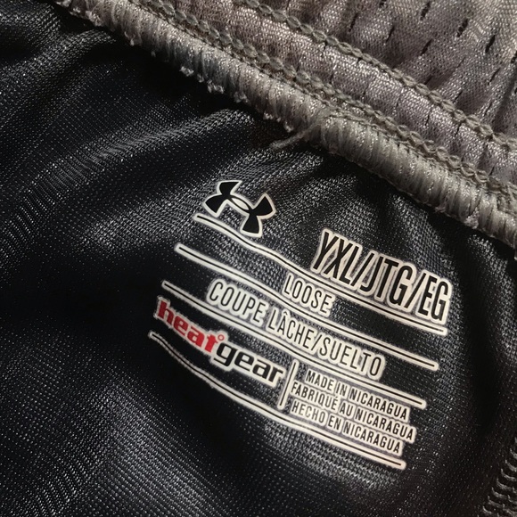 Under Armour- Youth XL Loose shorts - Picture 3 of 3